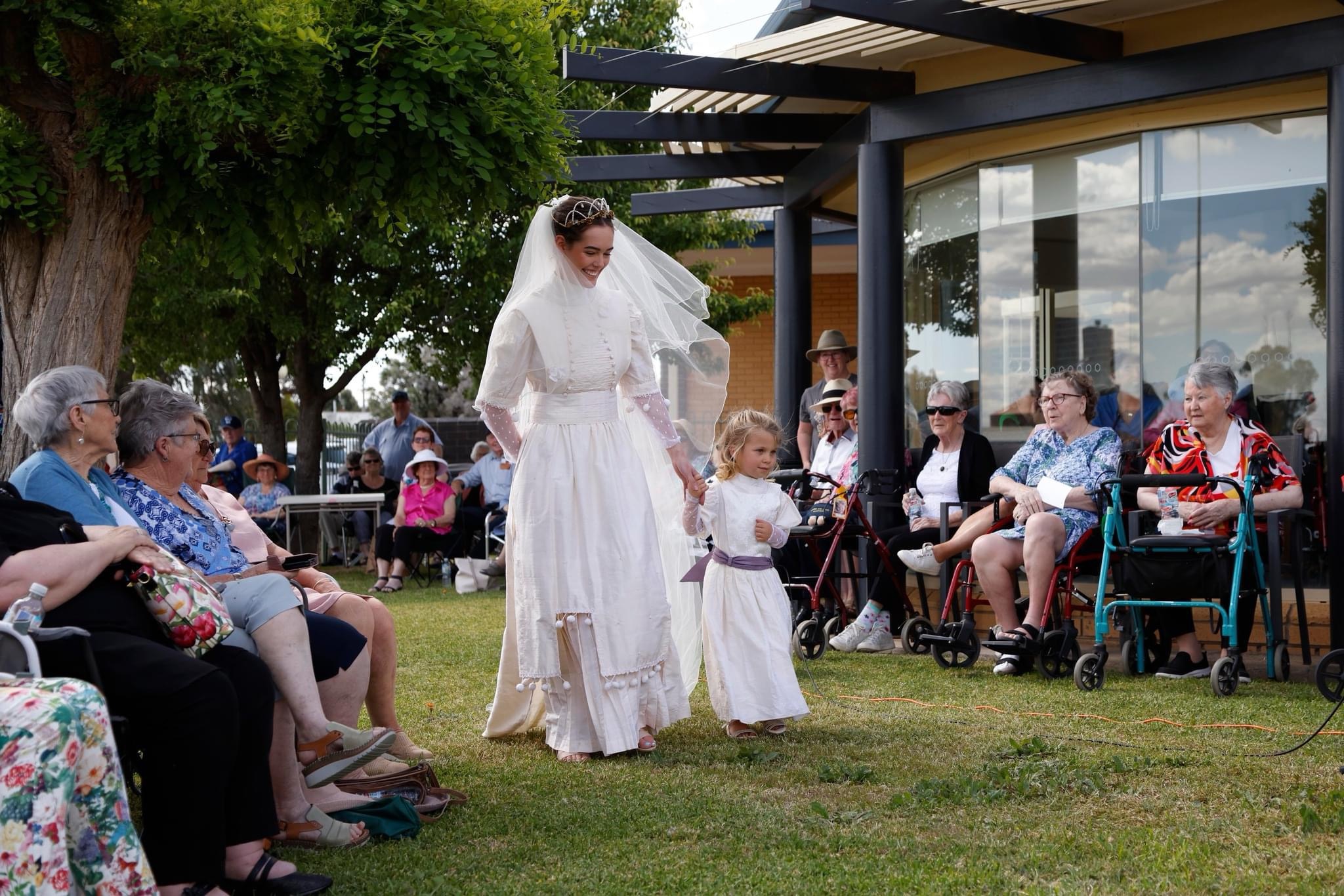 Hopetoun fashions amongst the roses