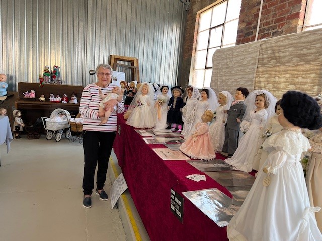 Htoun doll show